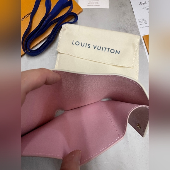 Louis Vuitton Victorine Wallet - Picture 13 of 14